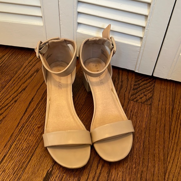 Rampage Tan Heels - Picture 2 of 11